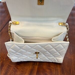 CHANEL White and Gold Quilted Shoulder Bag